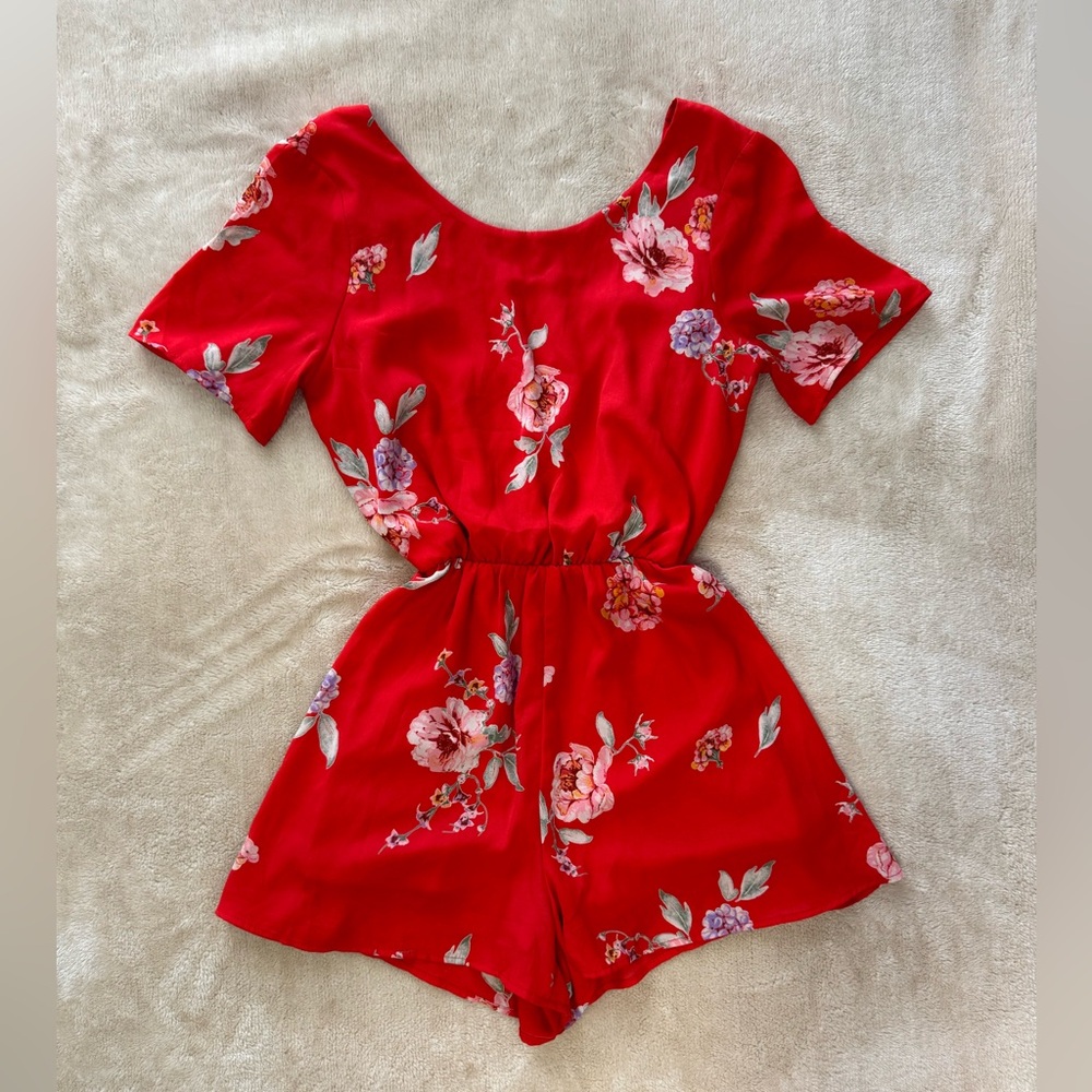 💎2/$20💎 Stunning Red Floral Romper